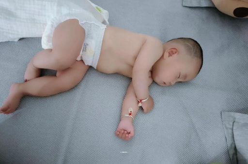 成都几个月宝宝会抬头